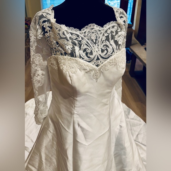 NWT Kei-Leigh Couture Wedding Dress- Discontinued size 12 - Picture 2 of 13